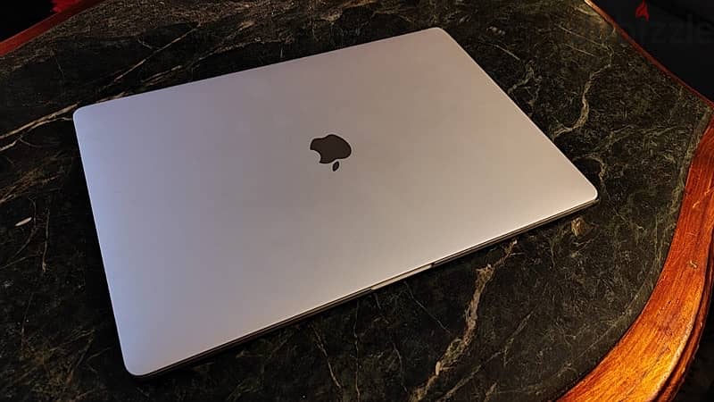 MacBook pro 2019 16" i7 6