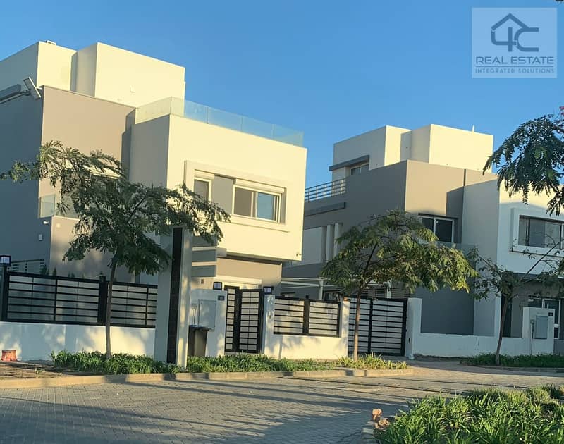 For sale, a stand-alone villa, 374 sqm, rooms with READY TO MOVE , fully finished, view direct to the garden, at less than the market price, and the b 0