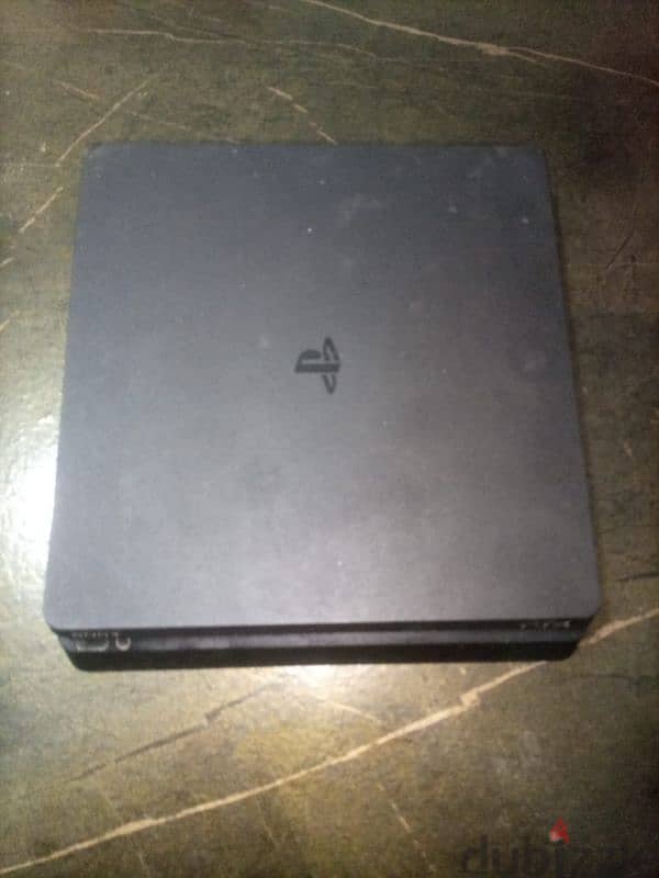 PlayStation 4 slim 0