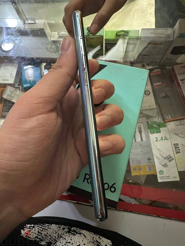 OPPO Reno6 0