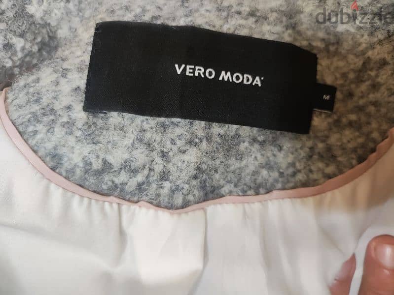 بالطو رمادي فاتح صوف بوكيليت vero moda مقاس medium 4