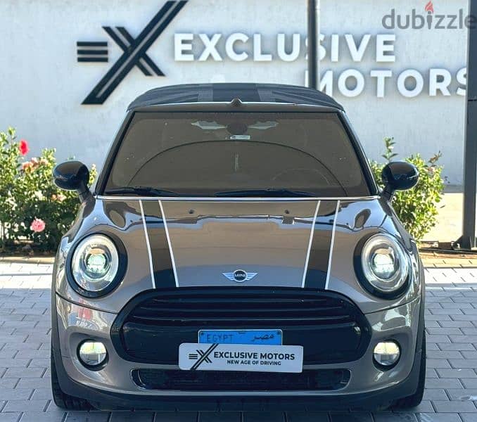 MINI Cabrio 2016 mint condition 0