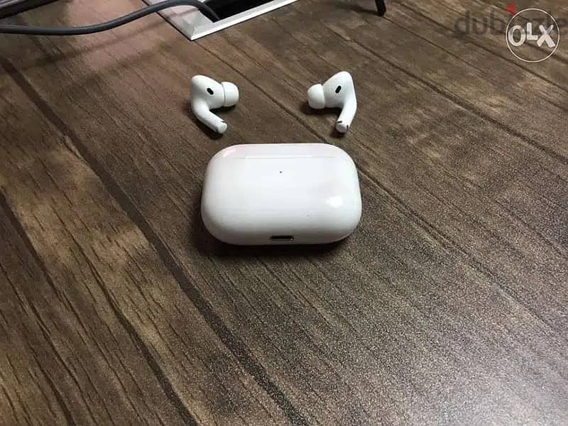 AirPods Pro (2nd generation) with MagSafe Charging Case (USB‑C) 0