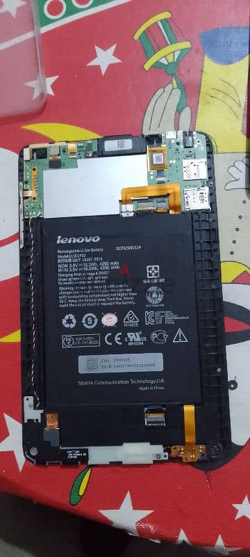 للبيع بالمحلة الكبري تابلت لينوفو  Lenovo لايعمل 500 ج وكذلك بطاريه 6