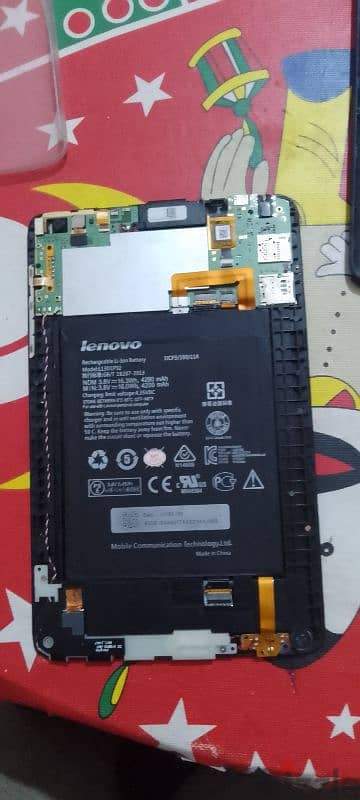 للبيع بالمحلة الكبري تابلت لينوفو  Lenovo لايعمل 500 ج وكذلك بطاريه 8