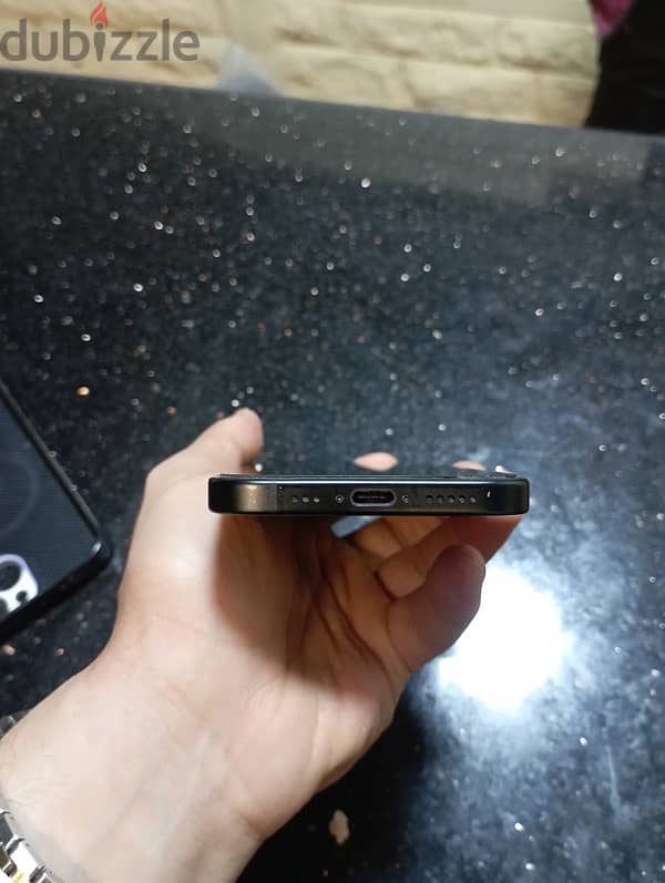 iphone 15, battery 95%, black ,used like new 4