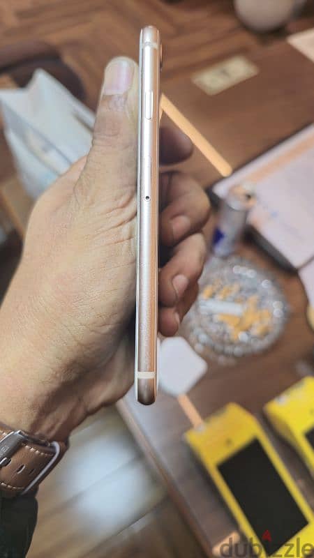 iPhone 8 Gold 256g بحالة الجديد جدا 9