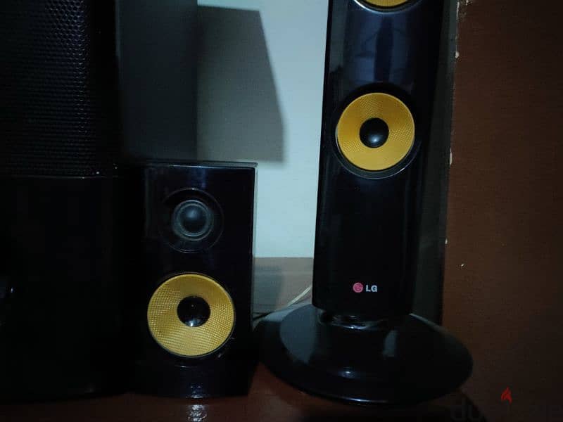 مسرح منزلي ال جي بقوة ١٠٠٠ وات ار ام اسLG HOME THEATER SYSTEM 1000 WAT 2