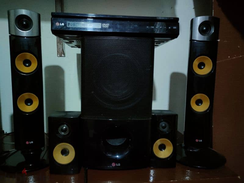 مسرح منزلي ال جي بقوة ١٠٠٠ وات ار ام اسLG HOME THEATER SYSTEM 1000 WAT 6