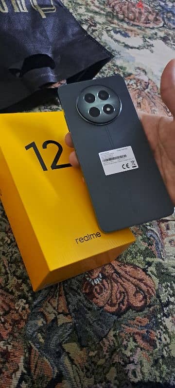 realme 12 5g ram8  256 كسر زيرو حرفيا 4