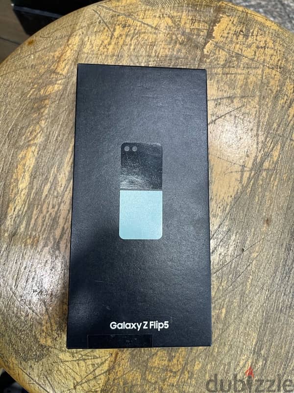 Galaxy Z Flip 5 512G Mite  جديد متبرشم 0