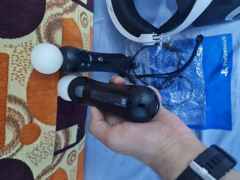 VR Playstation معاه ٢ يد موف بحالة الجديد 7