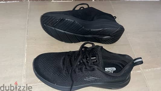 Skechers#44اسكتشر جديد مقاس٤٤البيع لاختلاف المقاس وتم الشراء من سويسرا