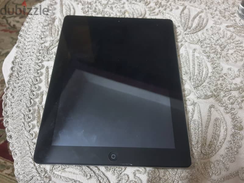 للبيع بحالة جيدة إستعمال بسيط ipad 4