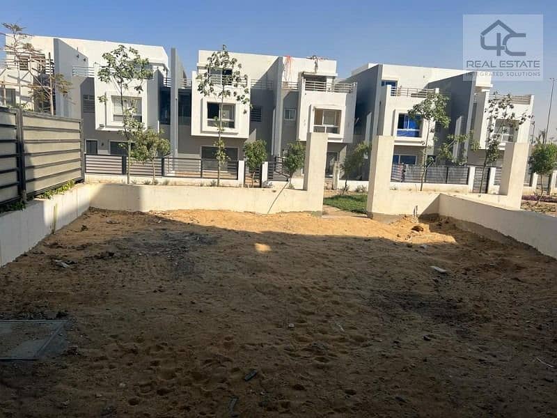 Ready to move Modern Corner Townhouse 250 m 4 bedrooms for sale in Hyde Park New Cairo 0