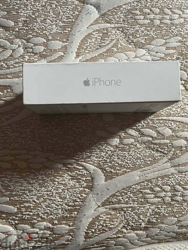 Apple iPhone box 2