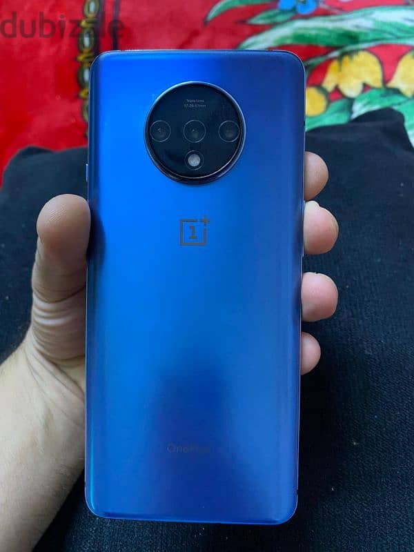 oneplus7t الجهاز حالته كويس بدون مشتملات  8 رام 128 مساحه  ف 0