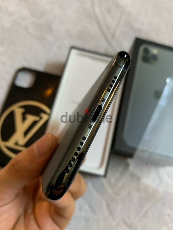 iPhone 11 Pro Max 256g83% like like new بيع اوبدل 3