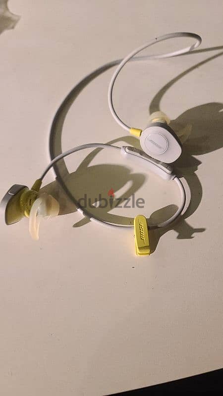 *** BOSE sport wirless headphones *** 0