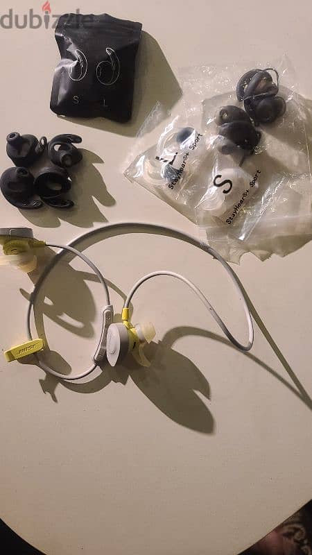 *** BOSE sport wirless headphones *** 1