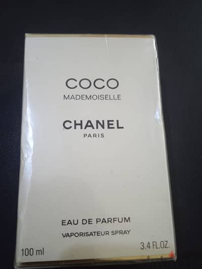 Coco CHANEL Paris