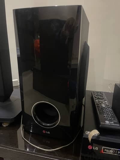 نظام صوت مسرحى LG 5.1 بحاله جيده جدا