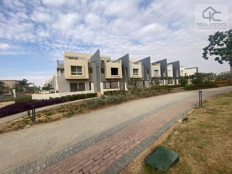 With low down payment for Townhouse direct on landscape for sale in Hyde Park - Delivery 2026 0