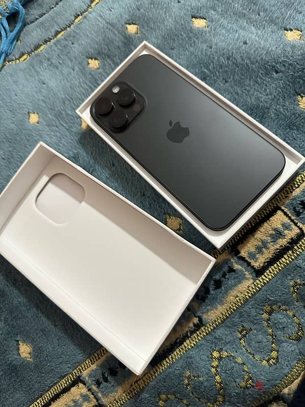 iphone 15 pro max ZA خطين بطاريه ٩٢ بالعلبه بس 0