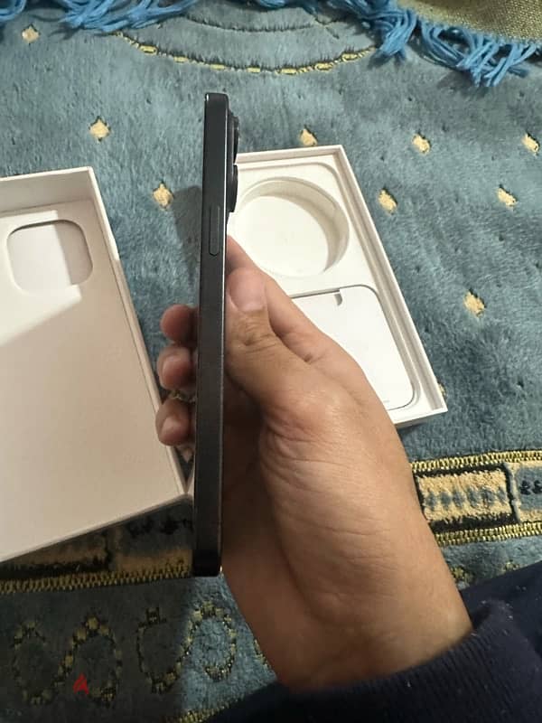 iphone 15 pro max ZA خطين بطاريه ٩٢ بالعلبه بس 4