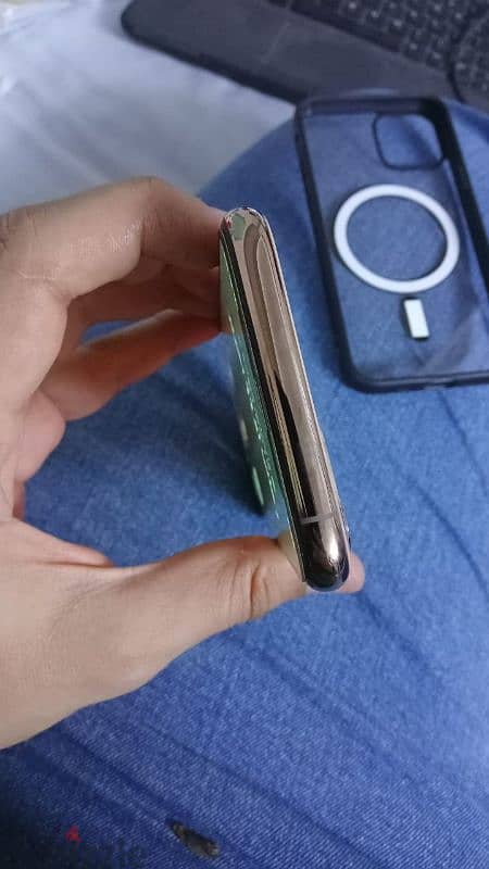 iPhone 11 pro 512G Gold Battery 100% 5