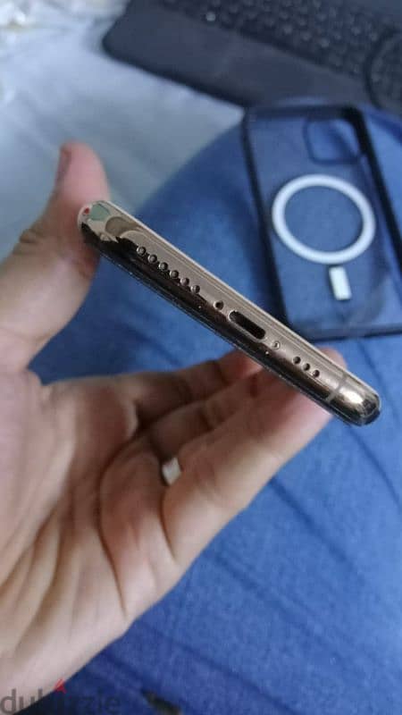 iPhone 11 pro 512G Gold Battery 100% 8