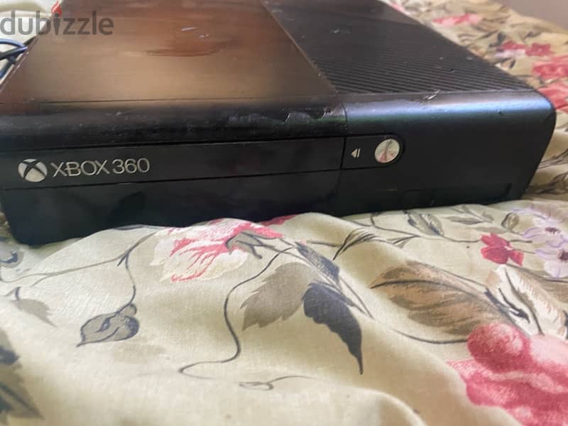 used xbox 360 E no onlin 50+ games good condition 1