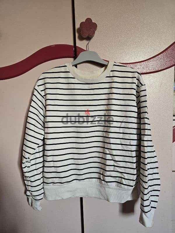 Grey/White Sweatshirts  سويت شيرتات رمادي و ابيض 2