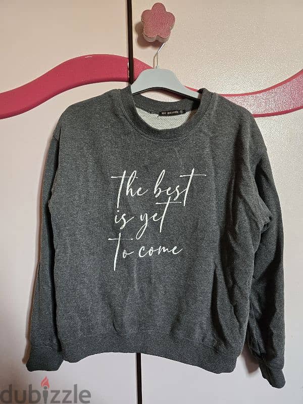 Grey/White Sweatshirts  سويت شيرتات رمادي و ابيض 3