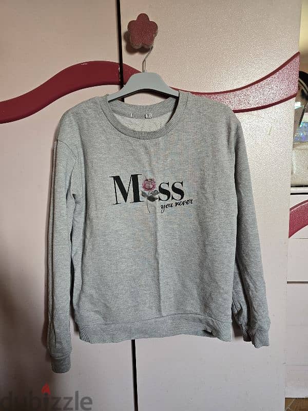 Grey/White Sweatshirts  سويت شيرتات رمادي و ابيض 4