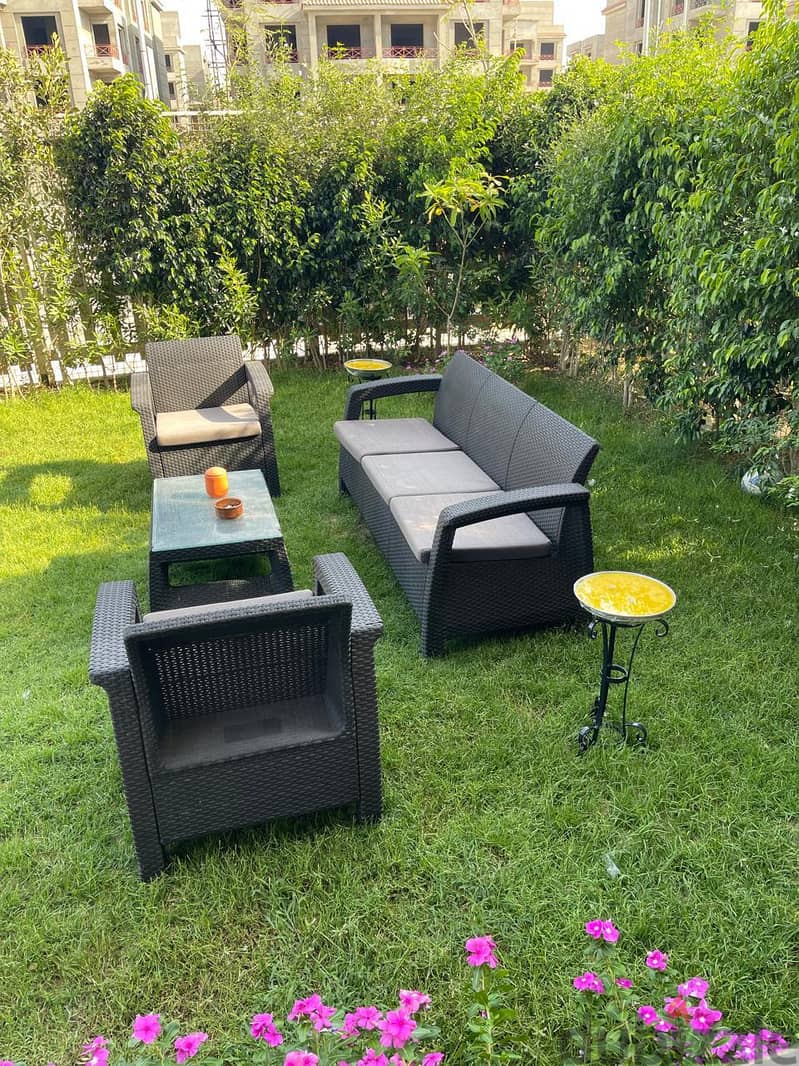 Outdoor furniture set as new - لدواعي السفر 0