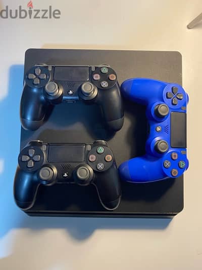 PS4 500GB Slim + 3 Controllers