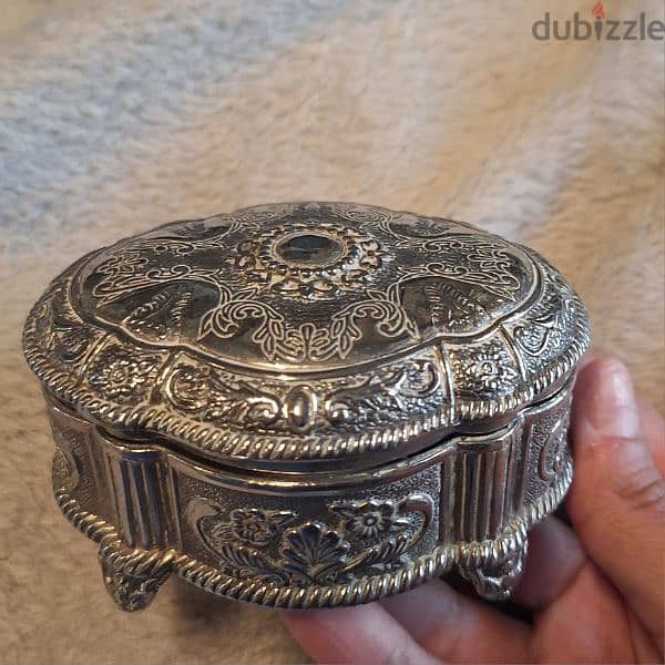 Silver plated vintage box علبة مطلية فضة 1