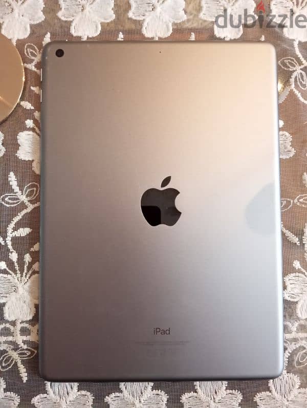 iPad 9.7 (2018) 6th gen good condition 3