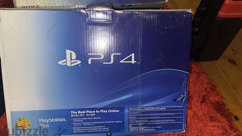 playstation 4 500 gb with 4 controllers orginal  with 3 cds 6