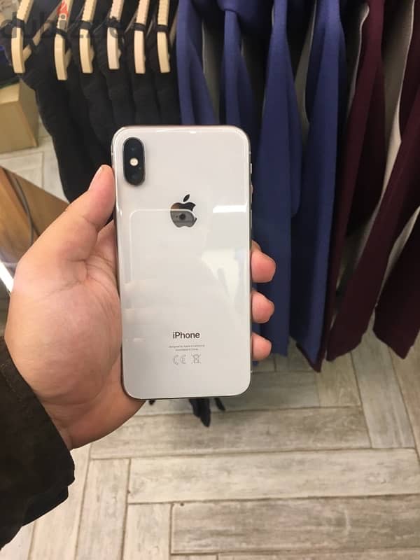 iPhone x  64 gb للبيع 4