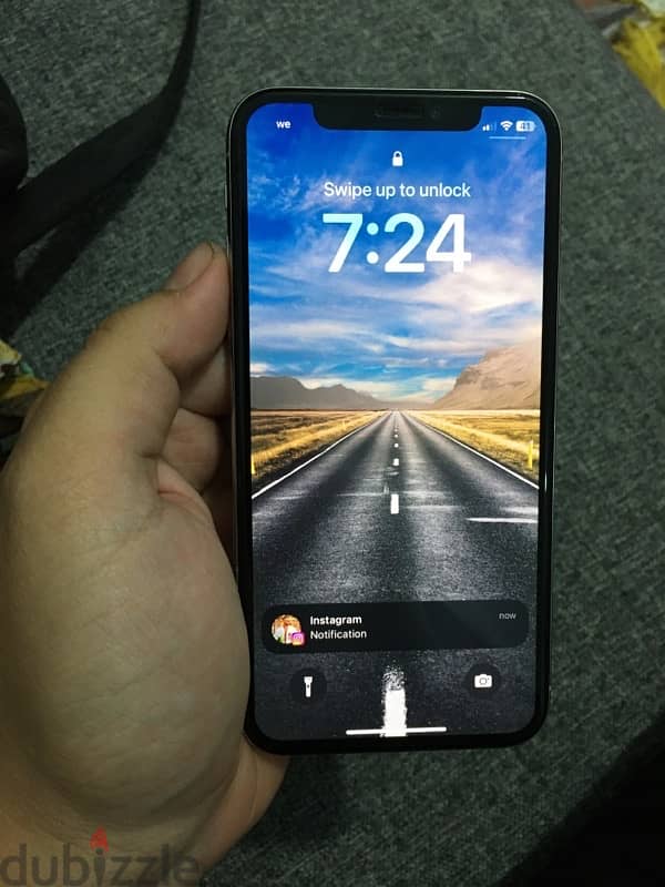 iPhone x  64 gb للبيع 5