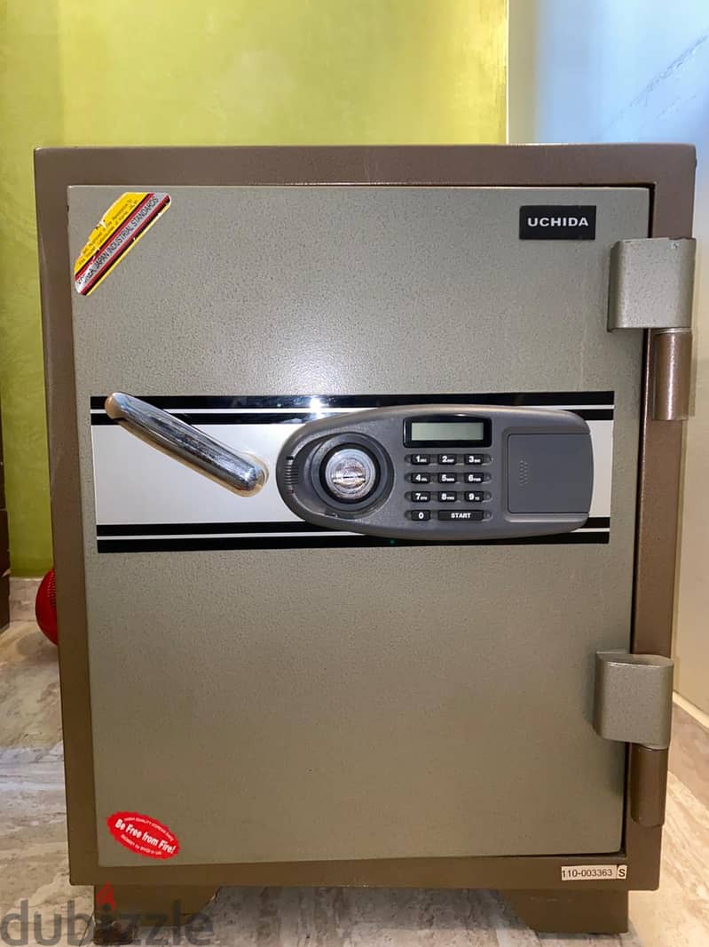 Original Uchida Fireproof Safe 114Kgs خزنة أوشيدة ضد الحريق أصلي 114كج 0