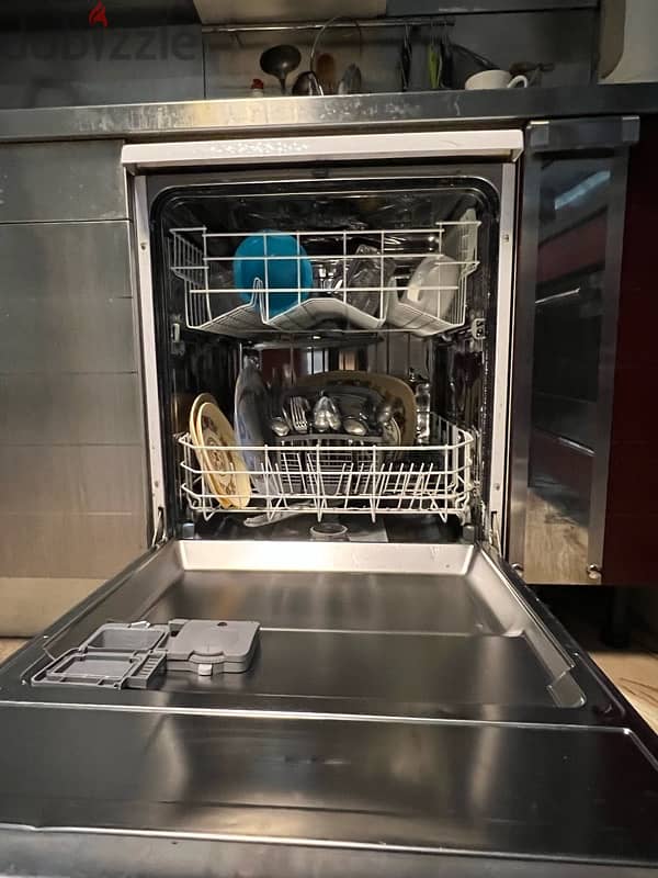 Deep freeze Alaska and Dishwasher Zanussi 3