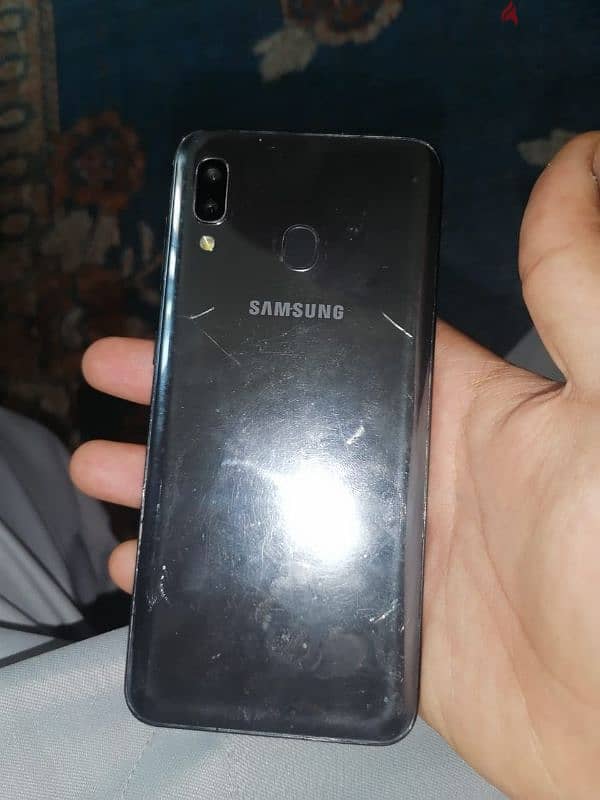 Samsung A20 32/3 مع العلبة فقط مغير باغه للامانه 6