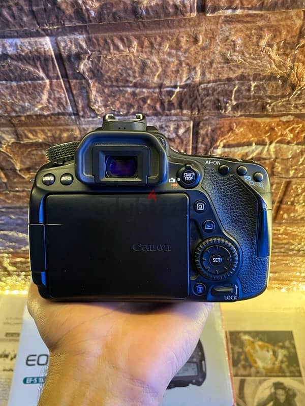 Canon 80D 4