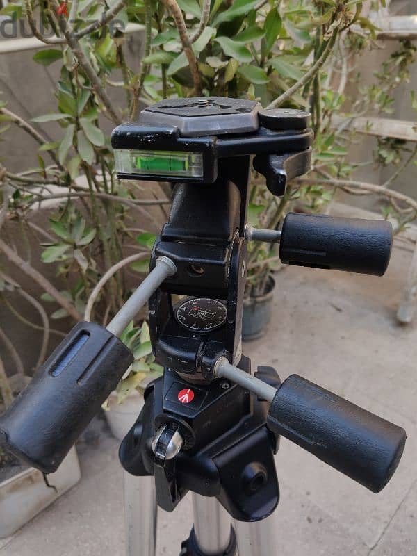 ترايبود tripod manfrotto ايطالي 1