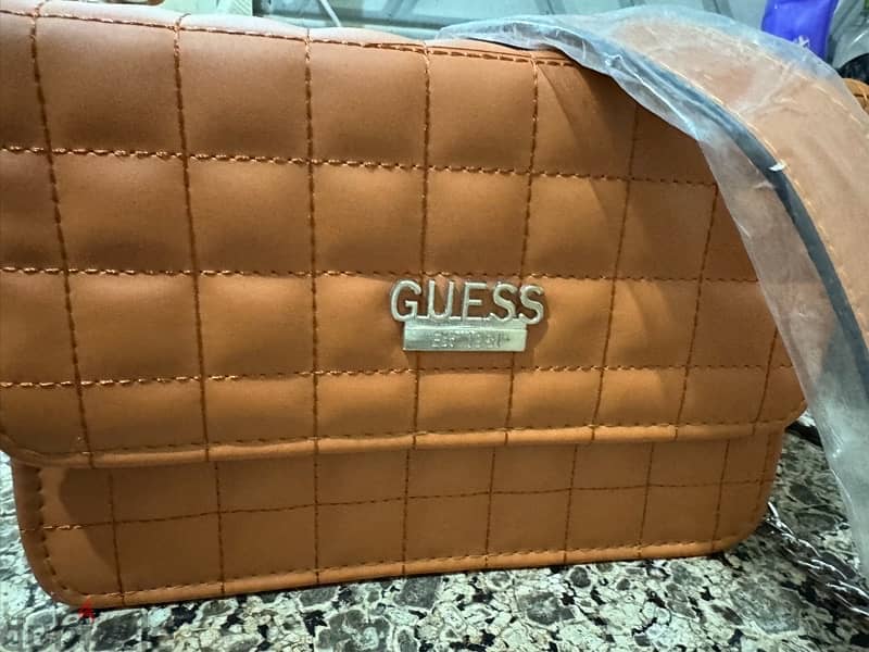 شنطه حريمي جديده guess خامه نضيفه 1