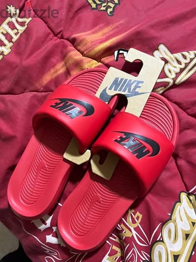 Nike victori slides