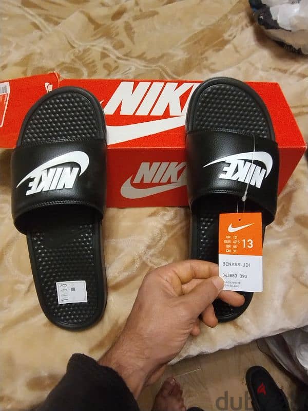 Nike slipper 0